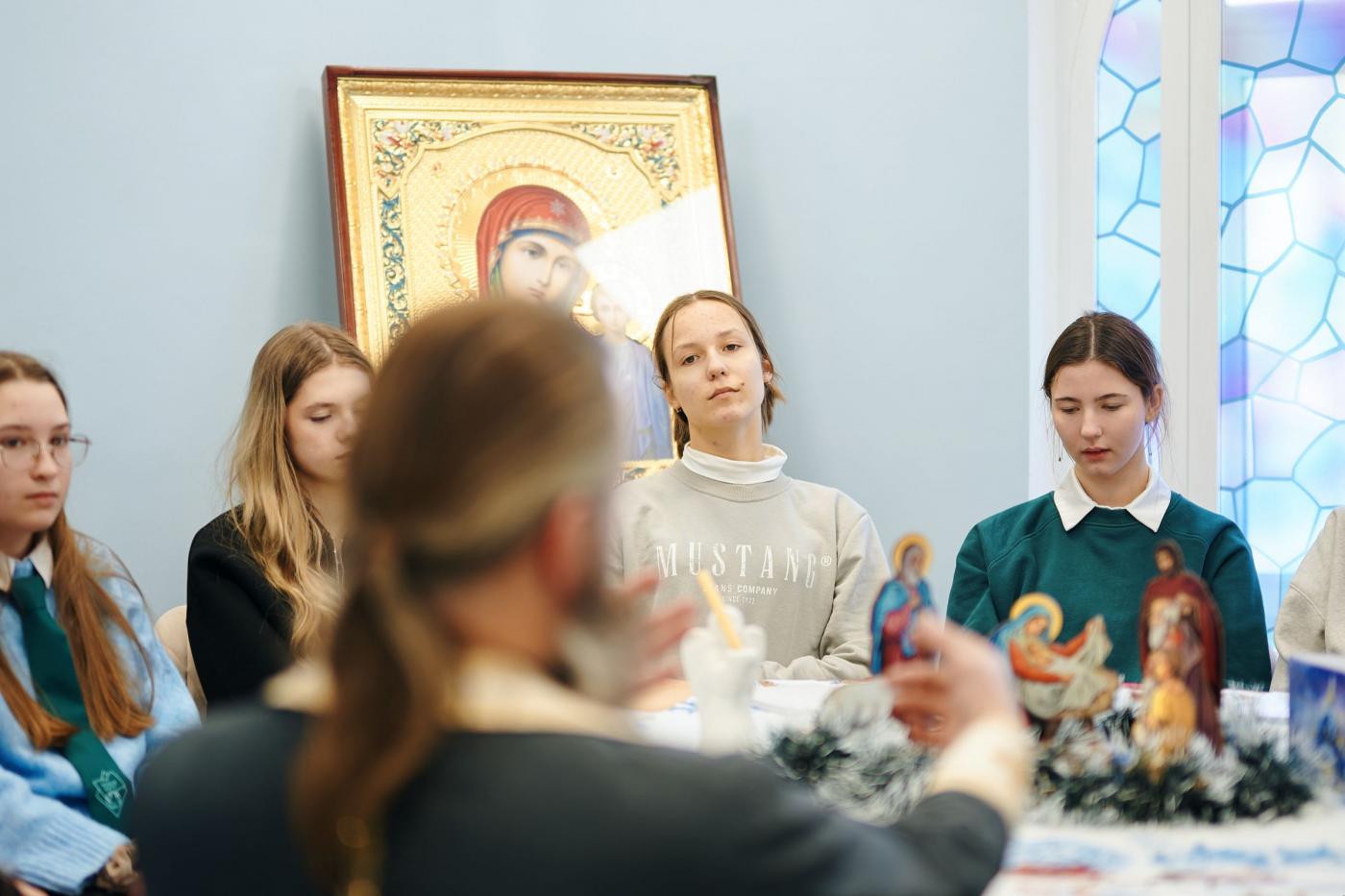 О духовных ценностях и нравственных ориентирах поговорил иерей Сергий Фалей с лицеистами БНТУ